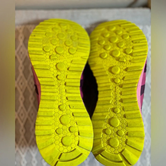 Salming Womens Trail T3 RunLite RocShield Trail Running Shoes, Size 7.5, Magenta - Picture 8 of 11